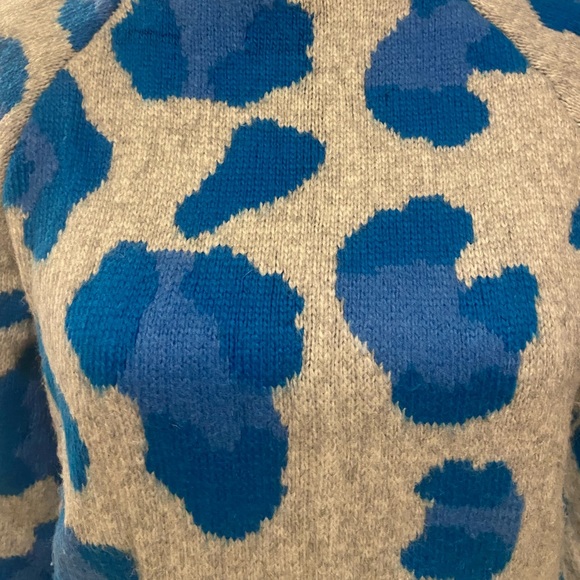 SOLD! H&M high neck animal print sweater with balloon sleeves - Picture 3 of 9